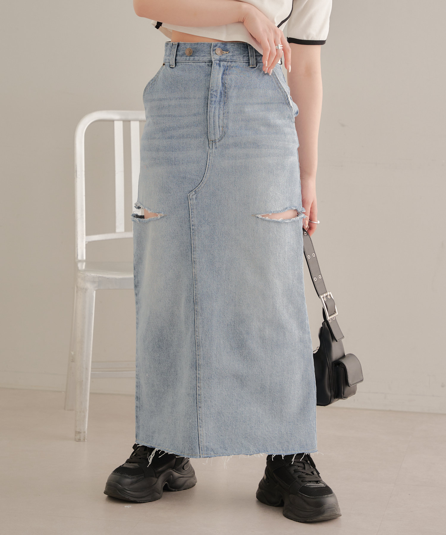 ダークデニム タイトスカート サイドスリット スリット入りブラックデニムタイトスカート（デニムスカート