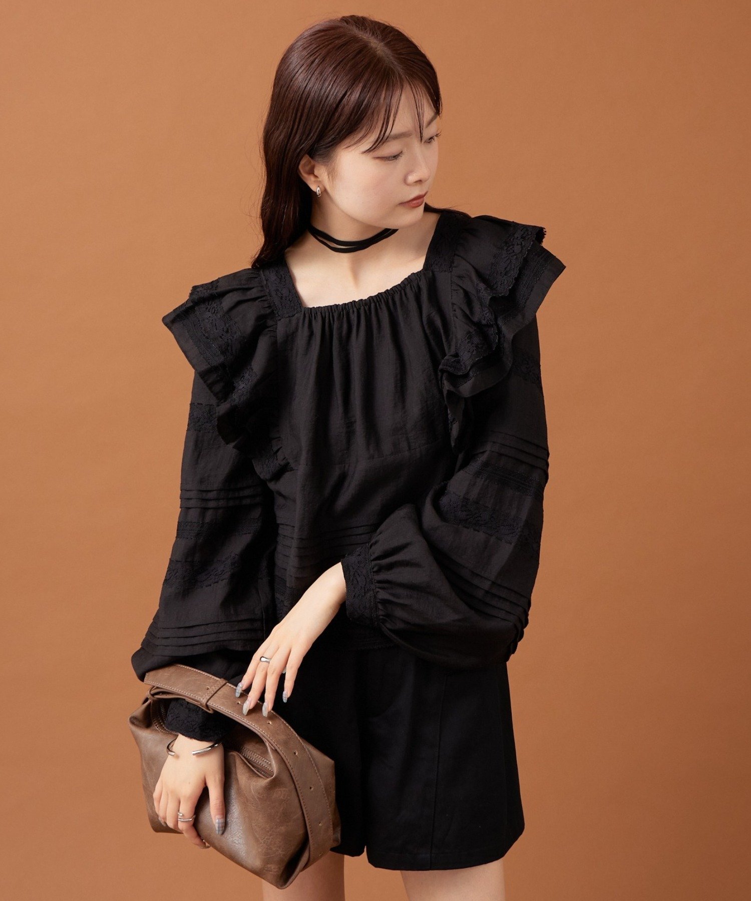 BLK | 【mystic】ショルダーフリルブラウス | PAL GROUP OUTLET