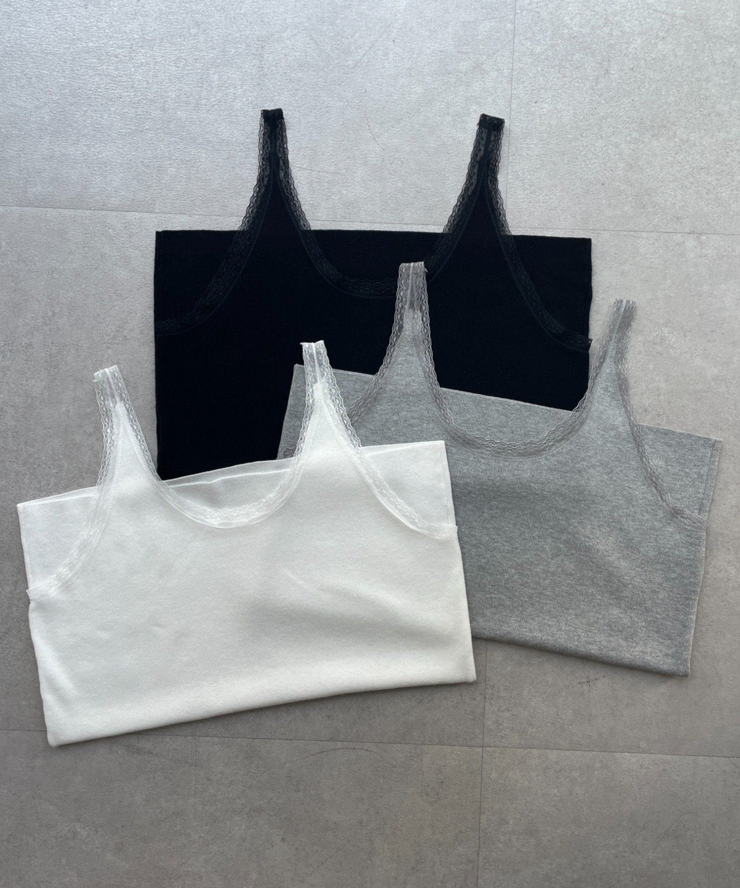レースネックキャミソール - Stock Finder - プレミアム・アウトレット 