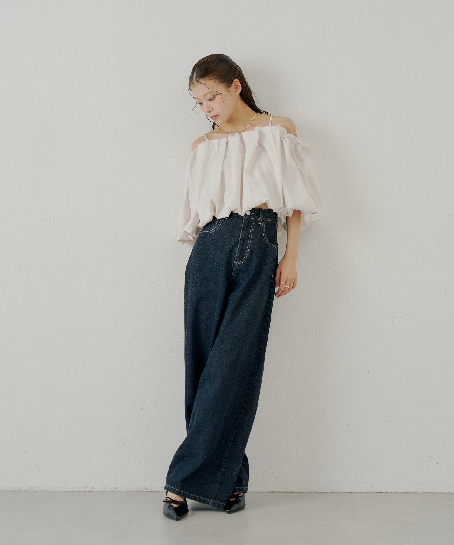 Chico チコ デニムセットアップ 3点セットネイビー Chico（チコ）の「【2サイズ展開】タイトフレアデニムパンツ